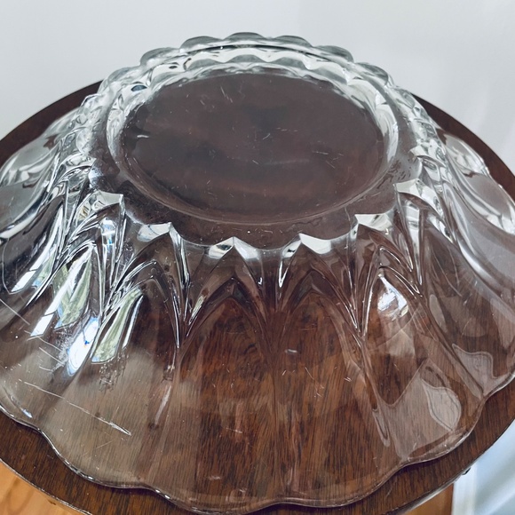 Vintage clear pressed glass serving bowl with scalloped rim, Pressed Glass Bowl - Picture 6 of 6